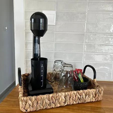 Olive Bloom 라르나카